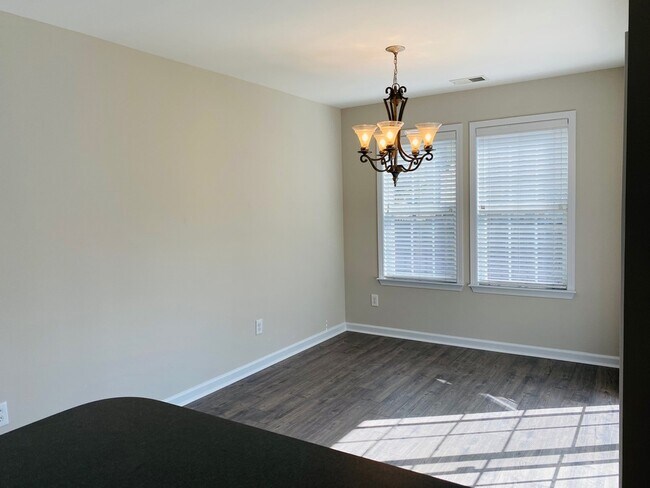 Building Photo - 302 Highland Falls Dr