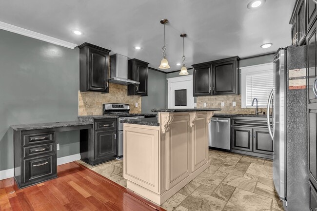 Building Photo - 1501 Revere Ave