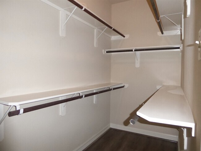 Building Photo - 10225 Wood Fern Ct