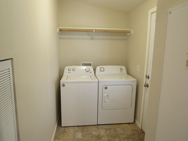 Building Photo - 14750 Cardoza Ct