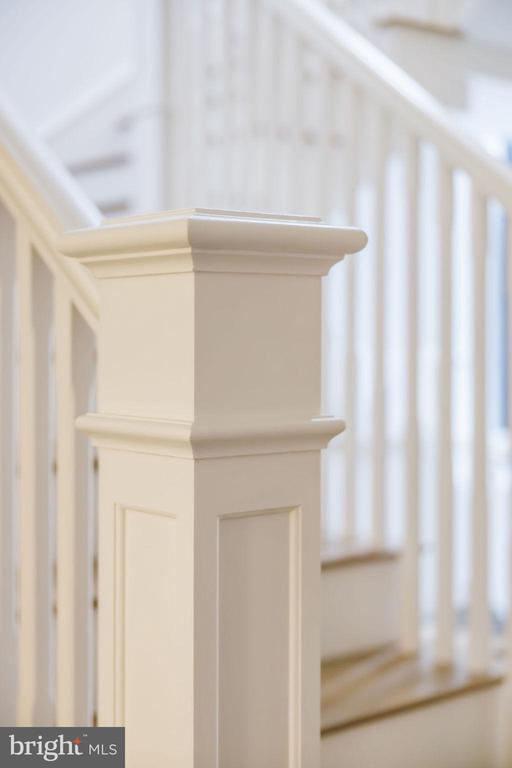 Building Photo - 2460 Ontario Rd NW