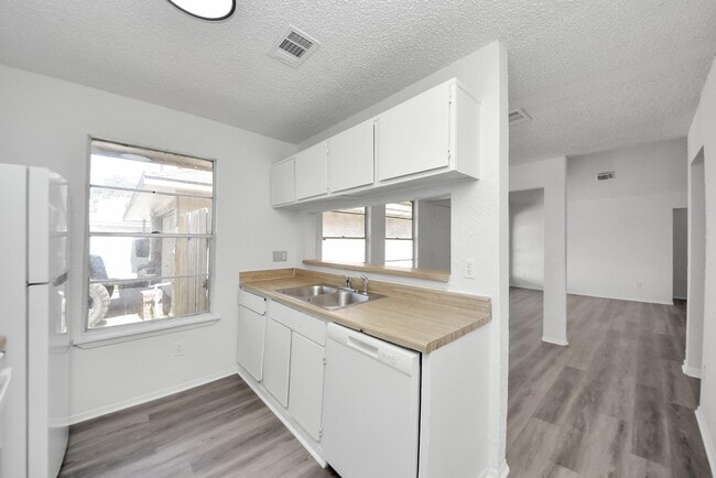 Building Photo - 23326 Prairie Bird Dr