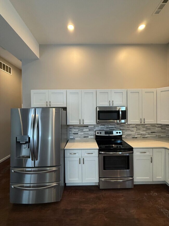 Building Photo - 3246 Lorain Ave