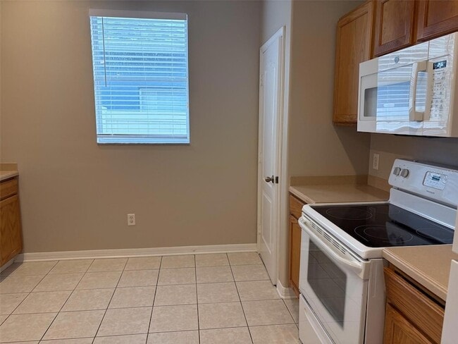Building Photo - 3922 Washburn Pl