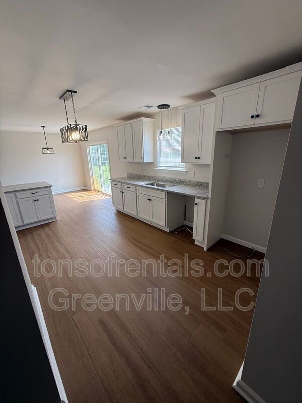 Building Photo - 151 Bellweather Dr
