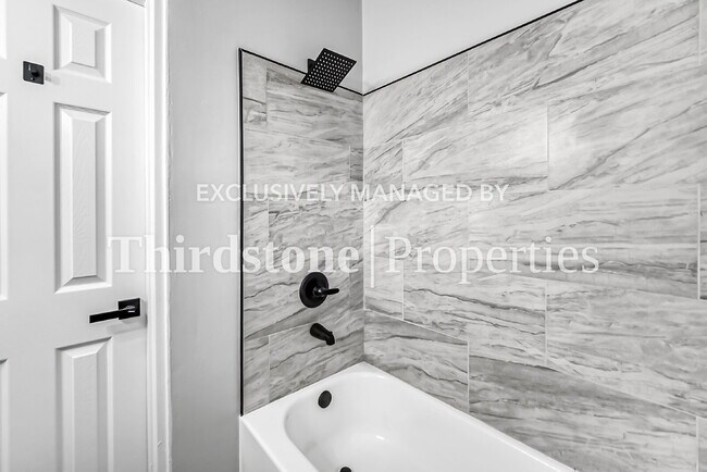 Building Photo - 1093 Prospect St