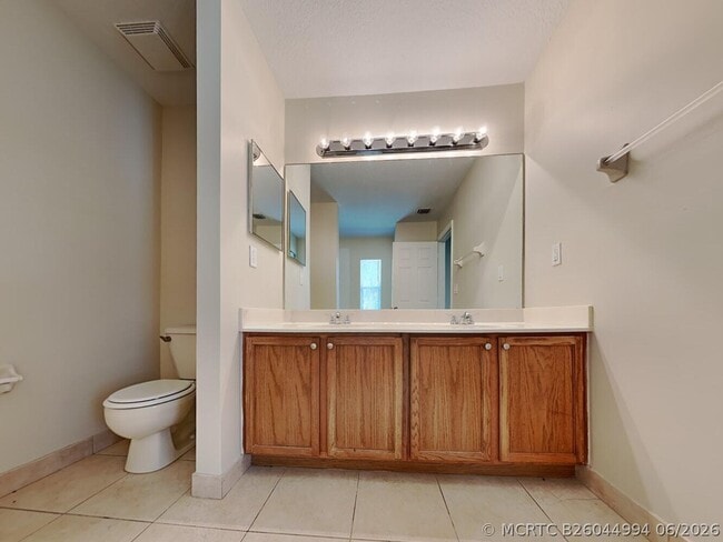 Building Photo - 1389 SW Prairie Cir