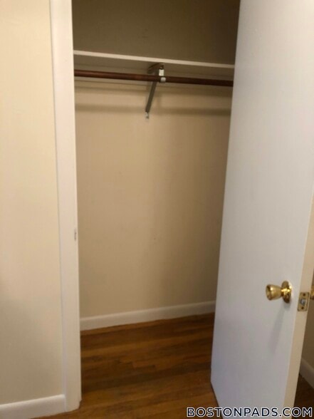 Building Photo - 122 Dustin St