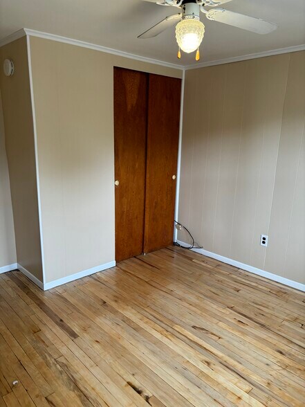 Building Photo - 72 Hoover St