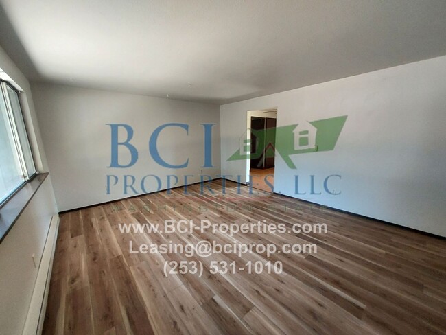 Building Photo - Highly Desired 2 bedroom duplex with garag...