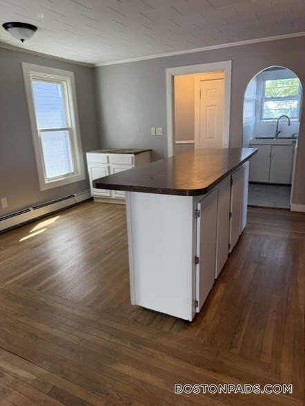 Building Photo - 610 Durfee St