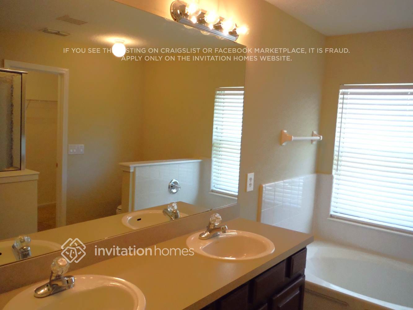 Building Photo - 1759 Canopy Oaks Dr