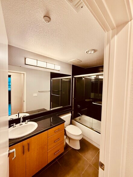 Building Photo - 2869 Regatta Dr