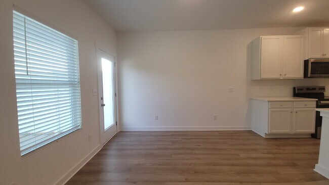 Building Photo - Section 8 Accepted!!! "Chic 3-Bed Oasis with Granite Elegance - 1720 Sq. Ft. in Huntsville!"