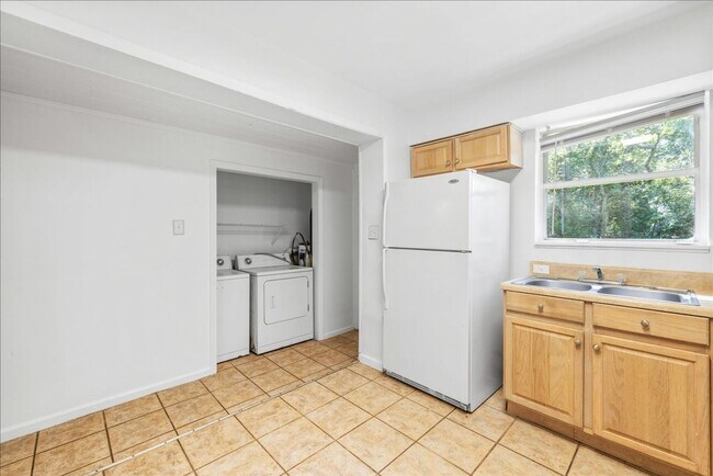 Building Photo - 205 Juniper Dr
