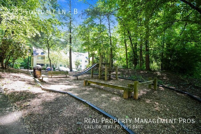 Building Photo - 2233 Lovedale Ln