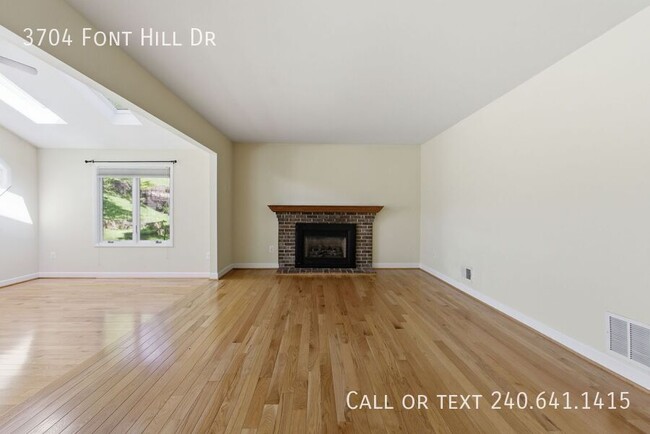 Building Photo - 3704 Font Hill Dr