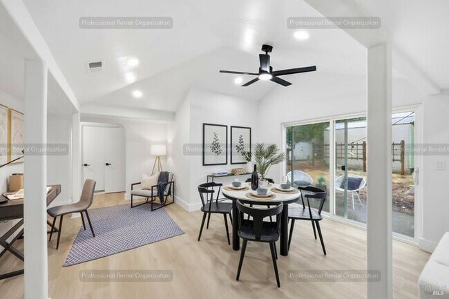 Building Photo - Proctor Terrace Single level home-walk to markets