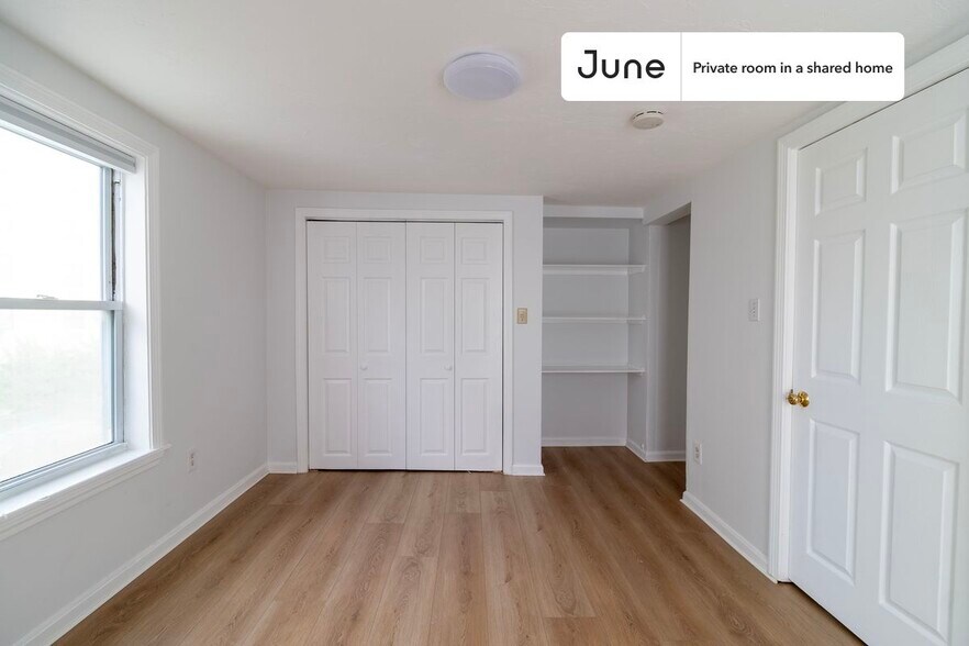 Building Photo - Room in Shared 4 bed/4 bath home