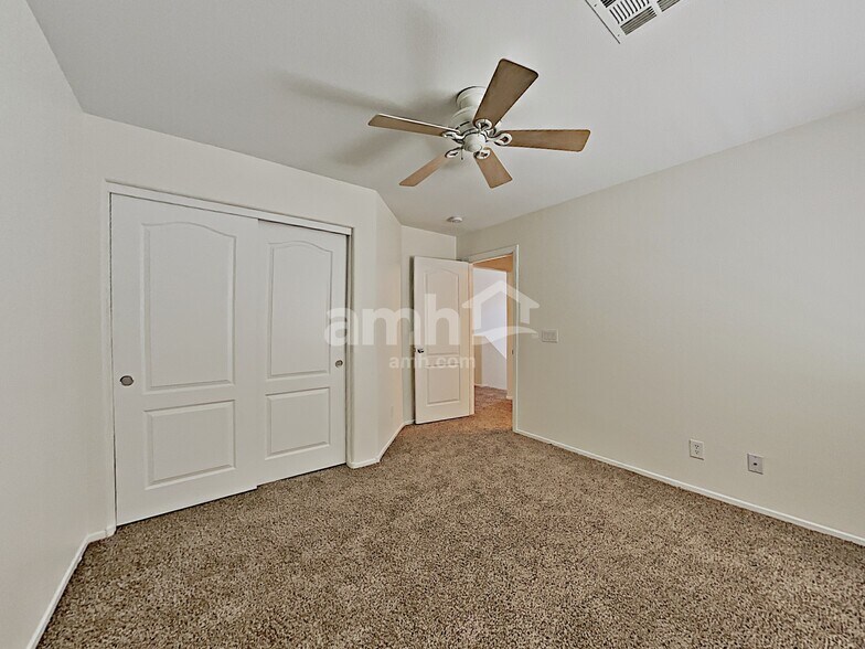 Building Photo - 10580 Elberton Ave