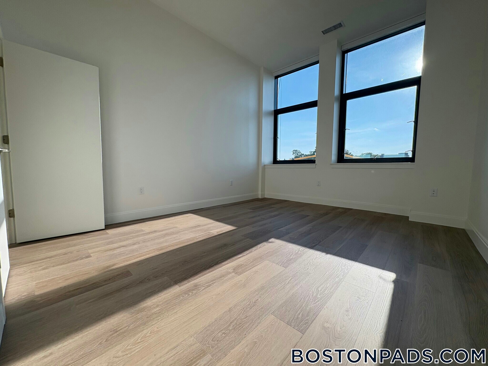 Building Photo - 1079 Commonwealth Ave