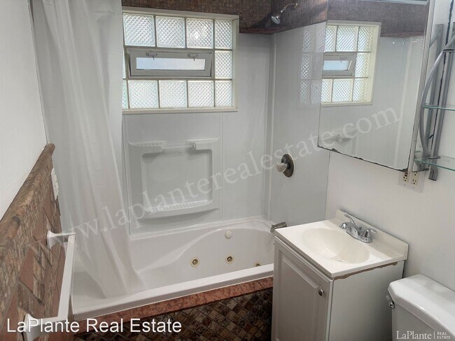 Building Photo - 2 br, 1 bath House - 2538 Oakwood Avenue
