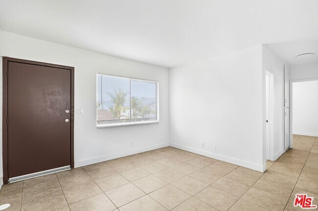 Building Photo - 959 S Soto St