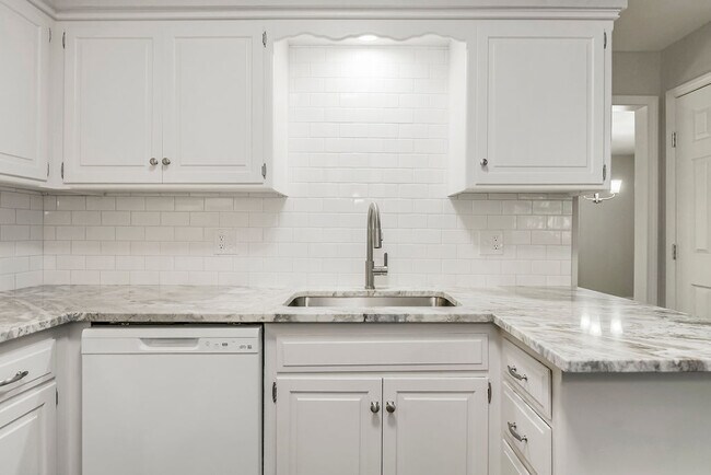 Building Photo - 9859 Connell Dr