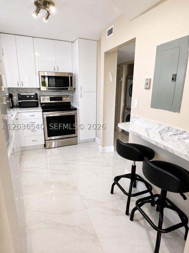 Building Photo - 4122 Collins Ave
