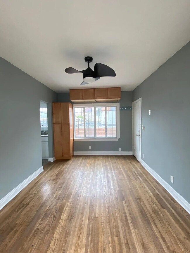 Building Photo - 737 N Alfred St