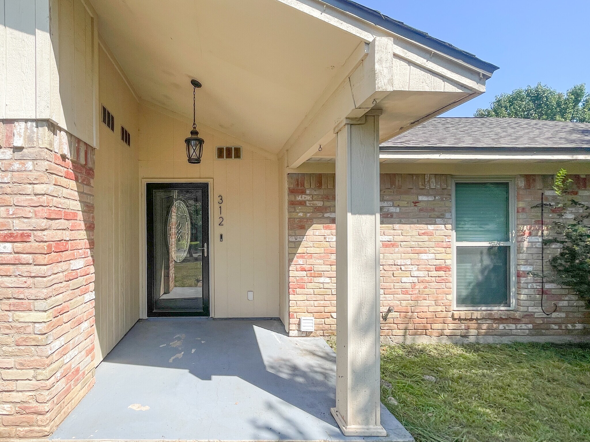 Building Photo - 312 Cedarwood Ln
