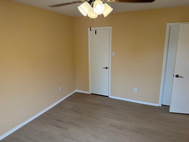 Building Photo - 5001 Lamonte Ln