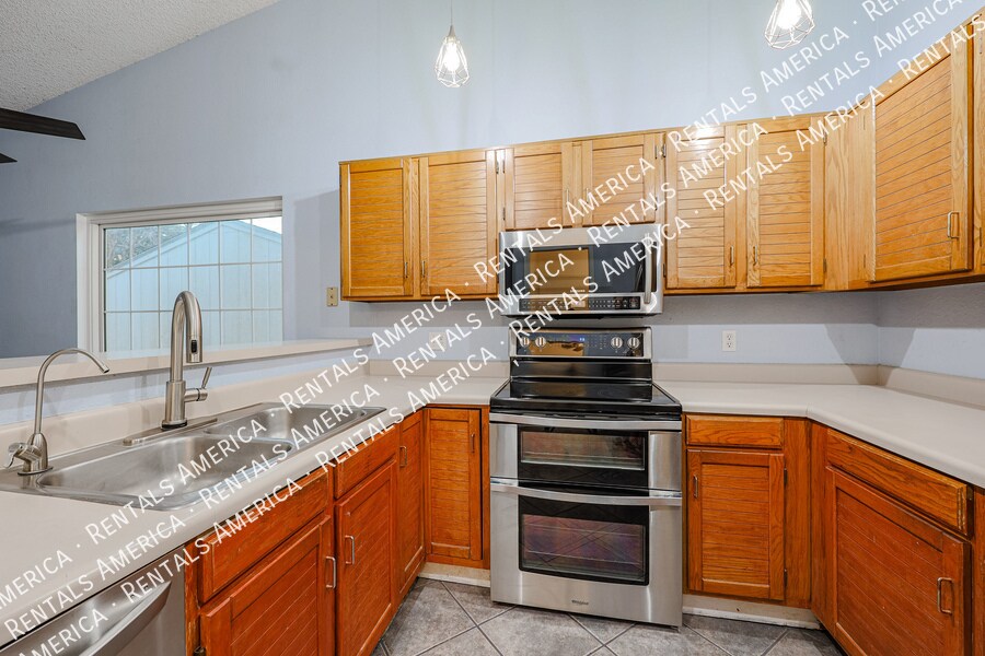 Building Photo - 324 S Rita Ln