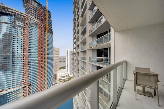 Building Photo - 475 Brickell Ave