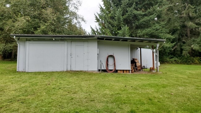 Building Photo - Country Style Home In Hansville