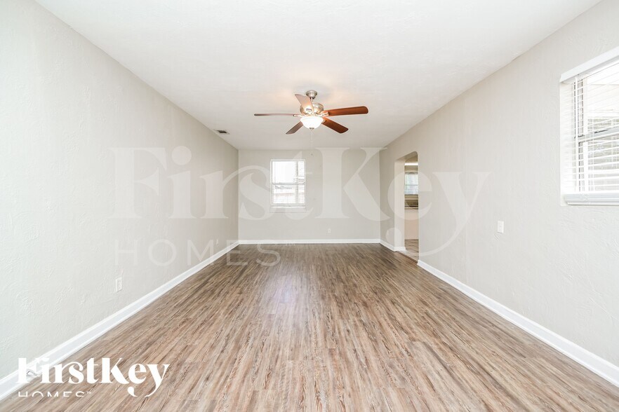 Building Photo - 7309 N Dartmouth Ave