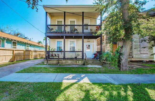 Building Photo - Galveston 4-plex Ave K