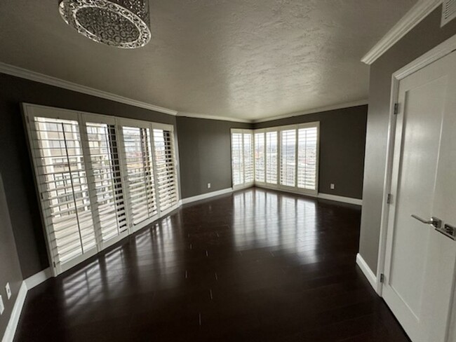 Building Photo - Gorgeous Penthouse in the heart of SLC!!!