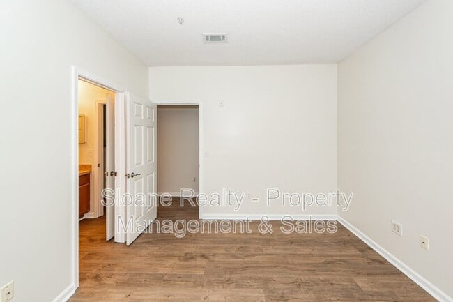 Building Photo - 45 Sycamore Ave