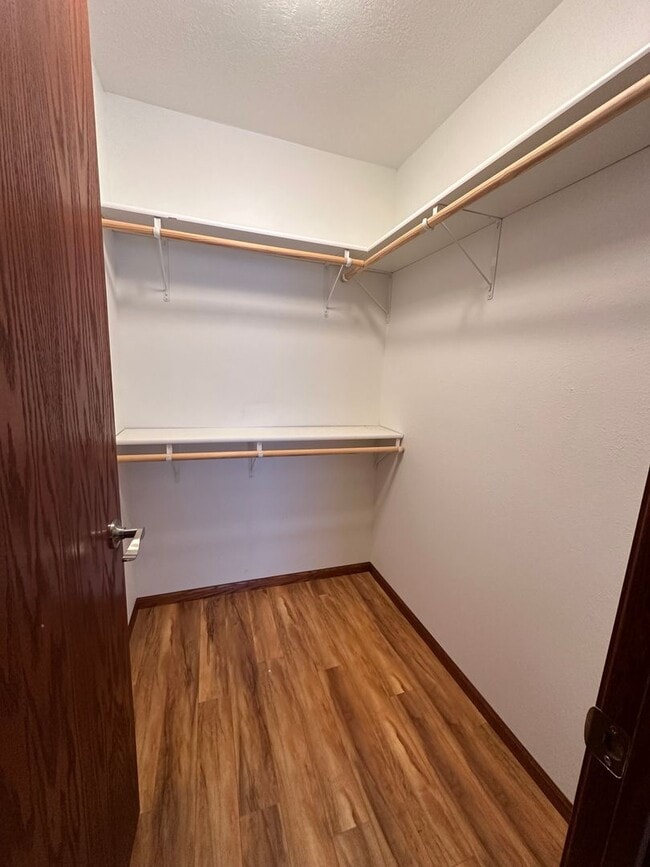 Building Photo - 3 Bedroom House!