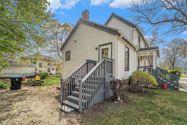 Building Photo - 218 Woodward St