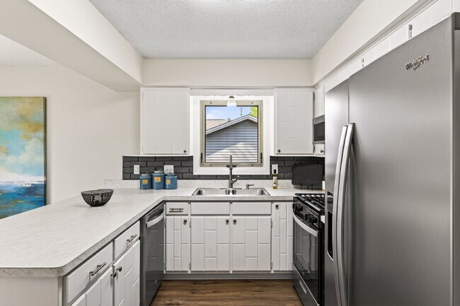Building Photo - 8370 6th St NE