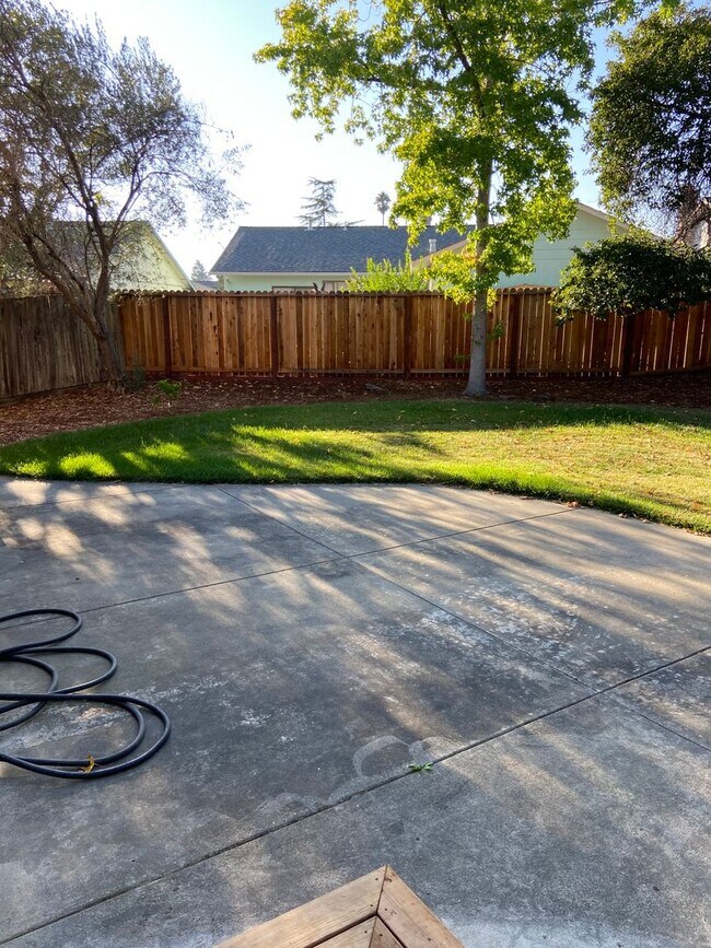 Building Photo - 1725 Tampico Ct