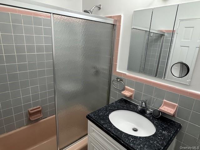 Building Photo - 25-44-44 81st St