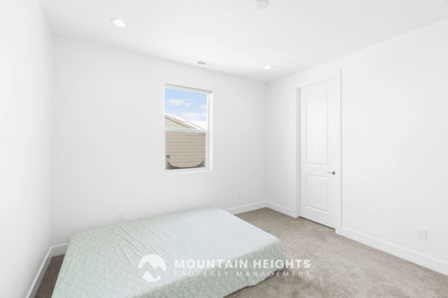 Building Photo - 5615 Valley View Rd