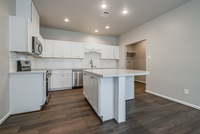 Building Photo - 137 Pk Pl Cir