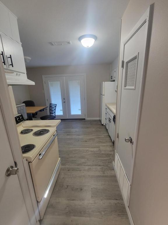 Building Photo - 1028 N Wells St