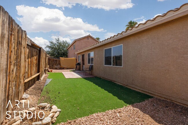 Building Photo - Short term fully furnished 3-bedroom 2 bat...