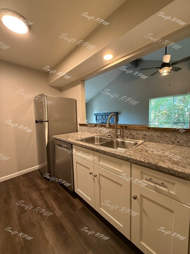 Building Photo - 6453 Hallet St