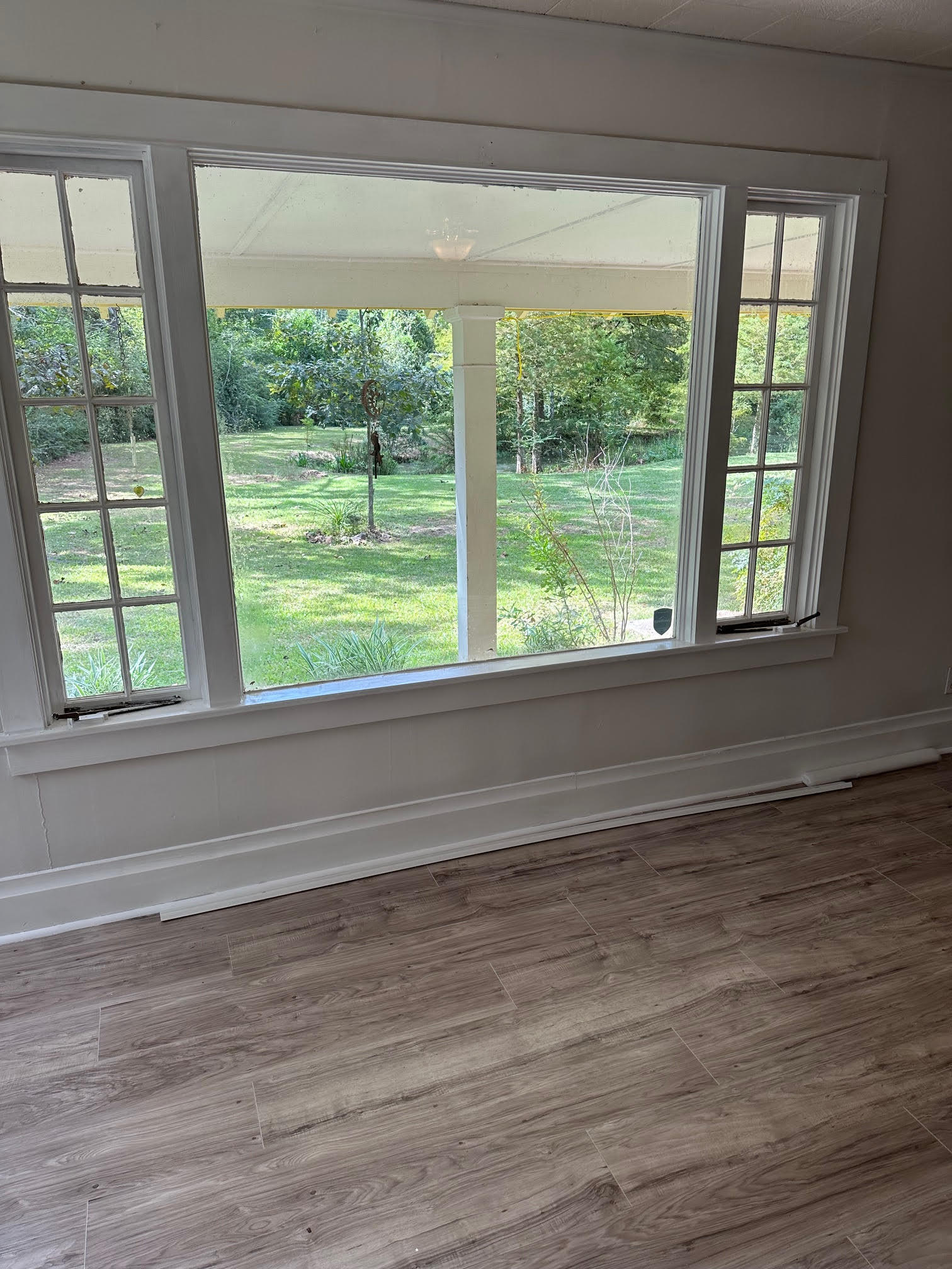 Picture window in living room - 17587 Old Covington Hwy
